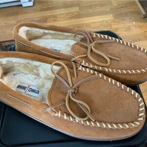 Minnetonka Men’s Size 11 Slippers